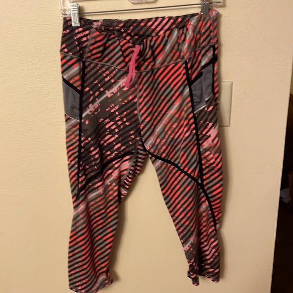 Athleta Pants - Athleta Large woman’s cropped length leggings zip pocket elastic tie in waist